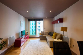 The Vauxhall Hideout - Comfy 2BDR Flat with Balcony